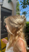 Load image into Gallery viewer, Pearl Hibiscus Clip