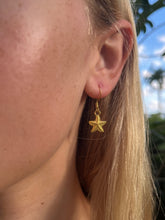 Load image into Gallery viewer, Gold starfish earrings