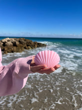 Load image into Gallery viewer, Pink Seashell Candle