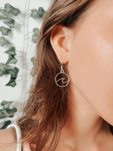 Load image into Gallery viewer, Beachy Wave Earrings