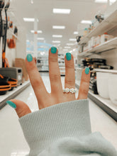 Load image into Gallery viewer, Flower Daisy Ring
