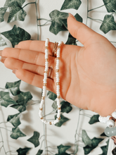 Load image into Gallery viewer, Cupids Necklace Twist
