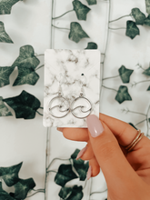 Load image into Gallery viewer, Beachy Wave Earrings
